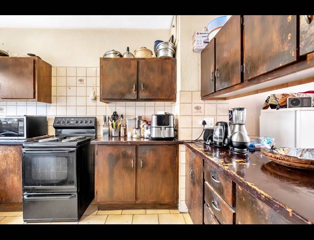 2 BEDROOM TOWNHOUSE FOR SALE IN WINDSOR EAST